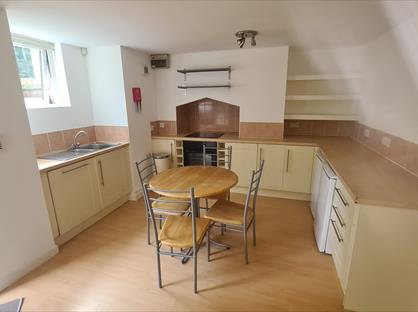 2 Bed Flat, Westacre House, SK4