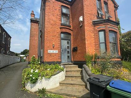 2 Bed Flat, Bell End, B65