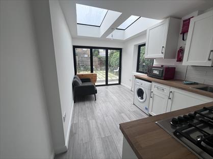 Room in a Shared House, Clacton Road, E17