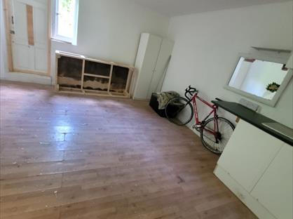 Studio Flat, Hazeltree Lane, UB5