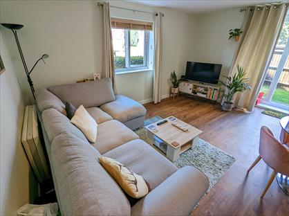 2 Bed Flat, Consero Court, KT5