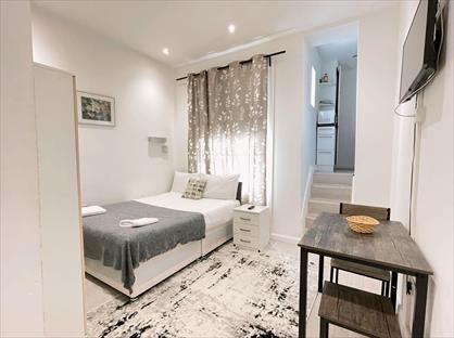 Studio Flat, Hogarth Road, SW5