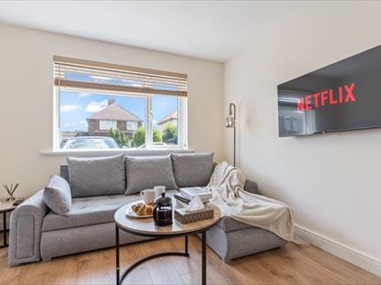 2 Bed Flat, Earlsbrook Road, RH1