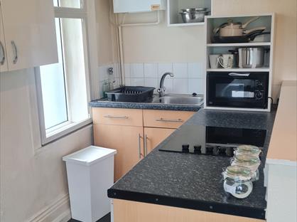 1 Bed Flat, Tong Street, BD4