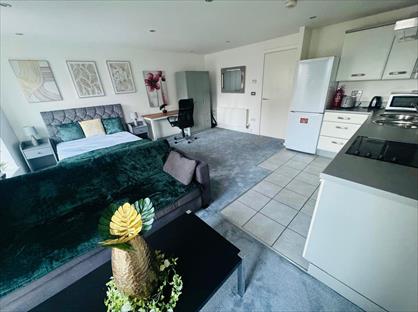 Studio Flat, Masshouse Plaza, B5