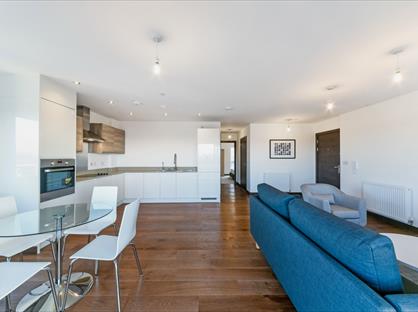 2 Bed Flat, Sharleston Court, IG11