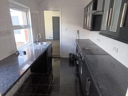 3 Bed Terraced House, Halliday Close, PO12