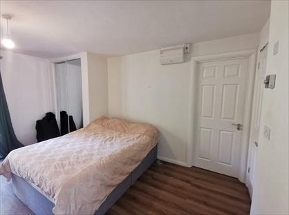 Studio Flat, Hillberry, RG12
