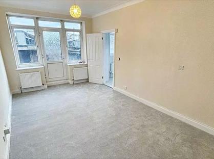 1 Bed Flat, Golders Green Road, NW11