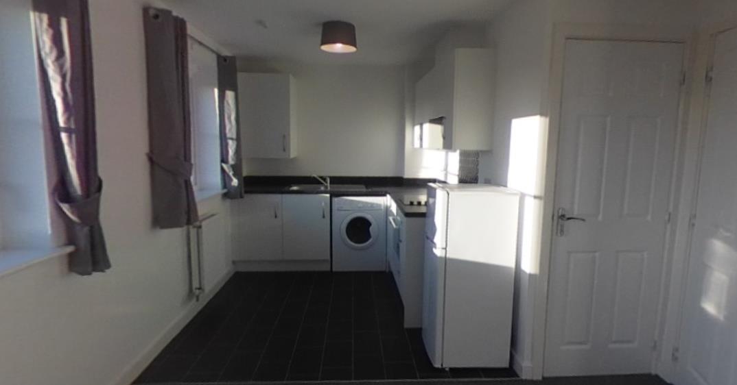 2 Bed Flat, Owens Road, CV6 photo 3