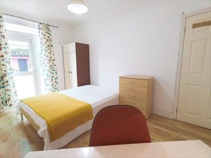 4 Bed Flat, Bronti Close, SE17