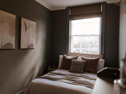 Room in a Shared House, King Street, LL11