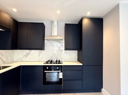 2 Bed Flat, Crescent Drive, GU12