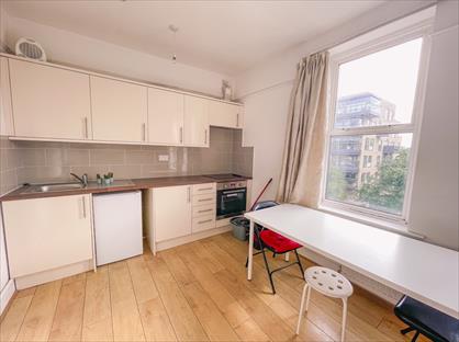 Studio Flat, Holloway Road, N7