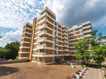 2 Bed Flat, March Court, SW15