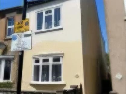 3 Bed Semi-Detached House, Myrtle Road, TW3