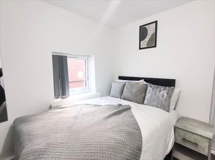 Room in a Shared House, Black Lake, B70