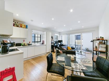 2 Bed Flat, Avon Court, E14