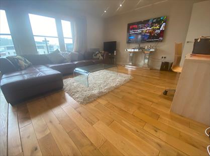 2 Bed Flat, Princess Way, SA1