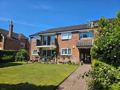 3 Bed Flat, Byron Court, PR8