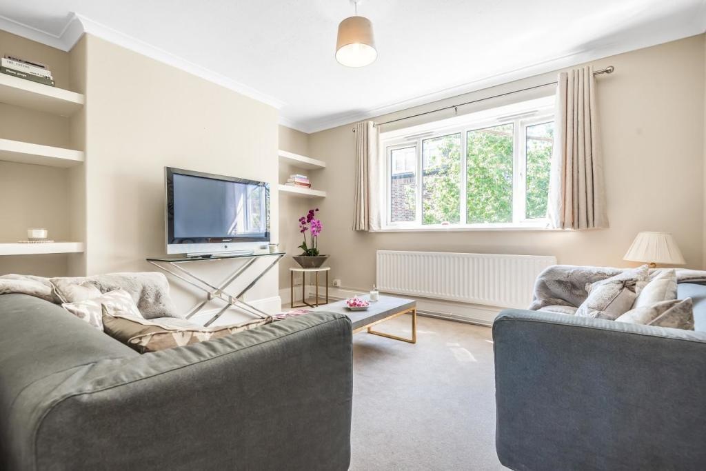 London - 4 Bed Flat, St. John's Drive, SW18 - To Rent Now for £3,000.00 p/m