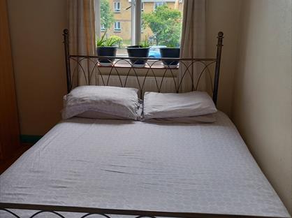 Room in a Shared Flat, Clayton Road, KT9