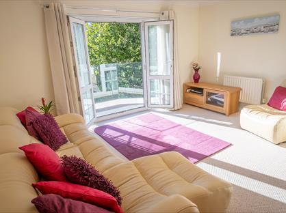 3 Bed Semi-Detached House, Chandlers Way, CF64