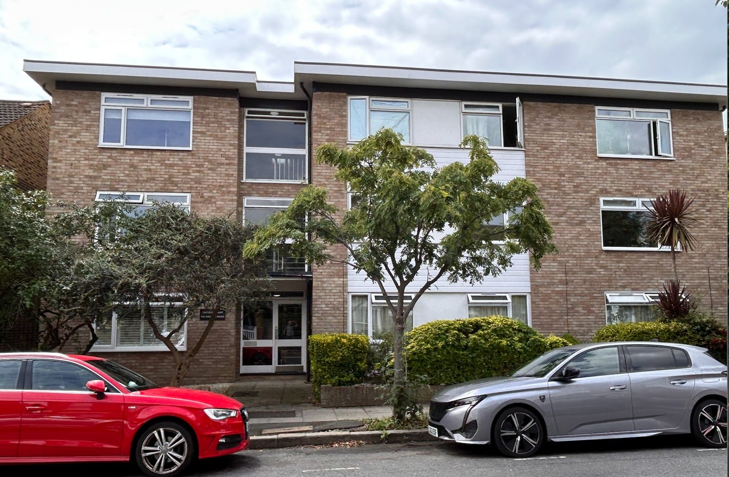London - 1 Bed Flat, Graham Road, SW19 - To Rent Now for £1,475.00 p/m