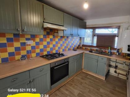 3 Bed Semi-Detached House, Arrow Close, LU3