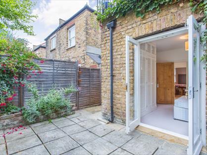 2 Bed Flat, Stephendale Road, SW6
