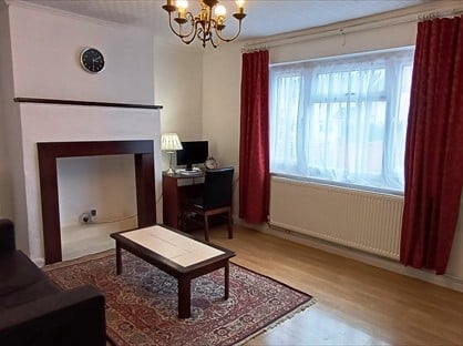 4 Bed Semi-Detached House, Hunters Grove, UB3