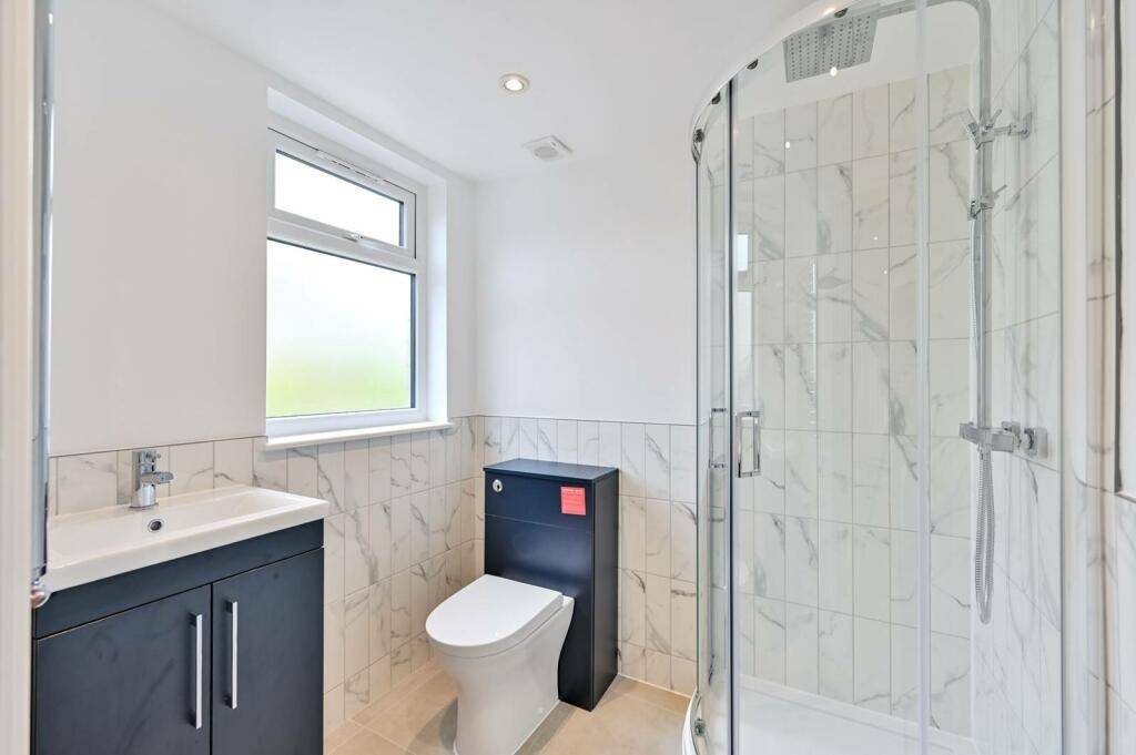 Hounslow - 1 Bed Flat, Hanworth Road, TW3 - To Rent Now for £1,350.00 p/m