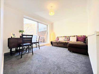 4 Bed Flat, Kingfisher Court, SW11