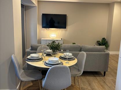 2 Bed Flat, The Glass House, HU1