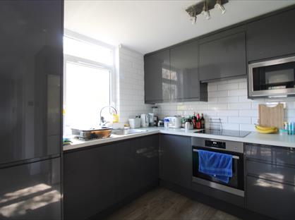 1 Bed Flat, Hanson Close, SW12