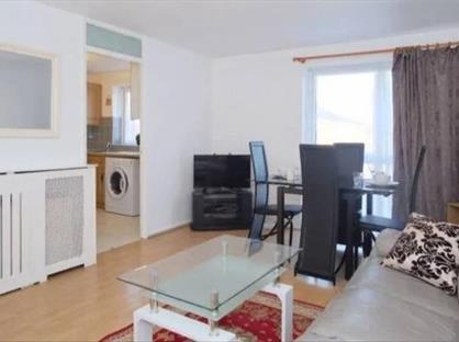 2 Bed Flat, Lynn Road, IG2