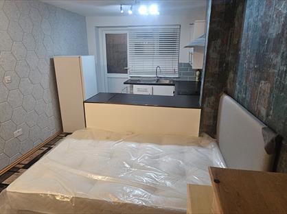 Studio Flat, Elmside, CR0