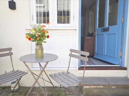 1 Bed Flat, Trinity Hill, TQ1