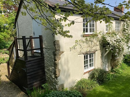 1 Bed Semi-Detached House, Barrack Hill, HP18