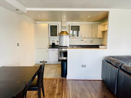 2 Bed Flat, Western Beach Apartments, E16
