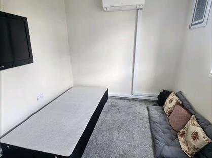 Room in a Shared House, Wellington Drive, RM10