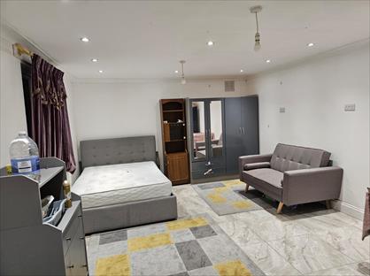 Studio Flat, Rainham Road, RM13