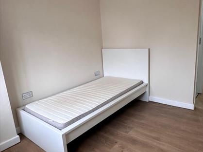 Room in a Shared House, Earley, RG6