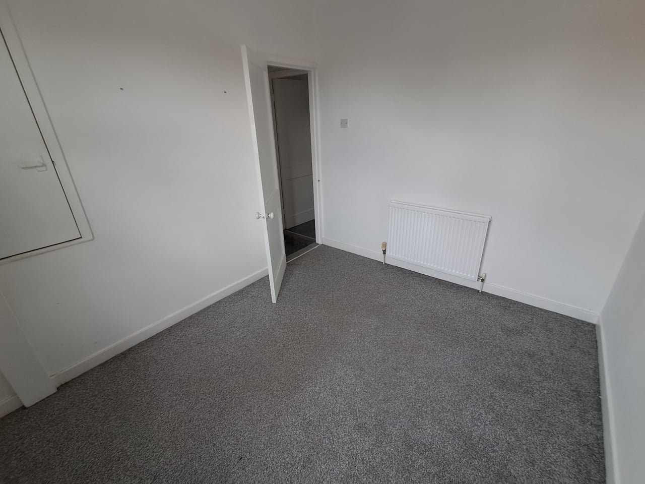 2 Bed Terraced House, Grantham St, L6 photo 3