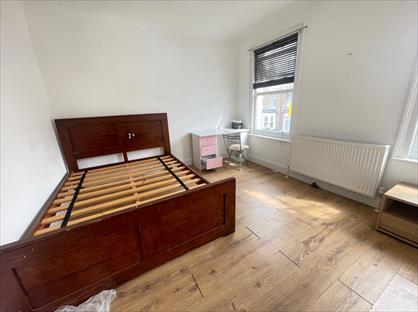 3 Bed Terraced House, Dunmow Road, E15