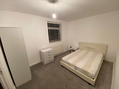 Room in a Shared House, Verderers Road, IG7