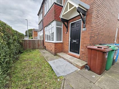 3 Bed Semi-Detached House, Briscoe Lane, M40