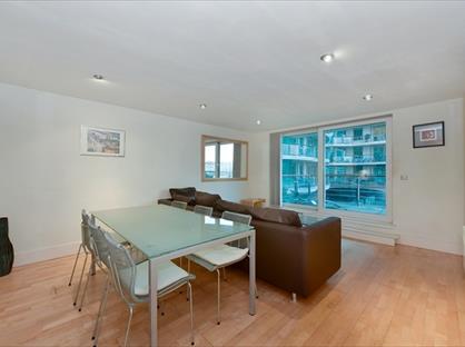 2 Bed Flat, Drake House, SW8