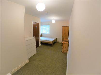 Room in a Shared House, Castle Road, EN11