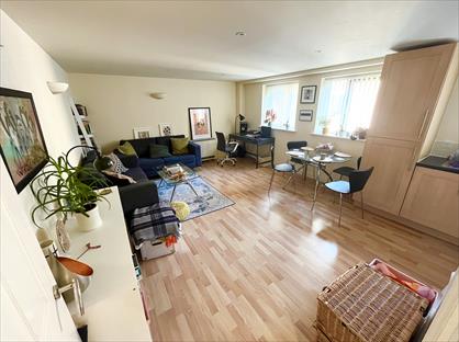 1 Bed Flat, The Royal, M3